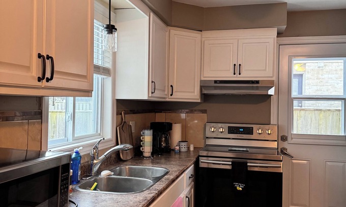 London House | Cozy house near Western and Masonville mall