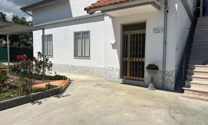 Termoli House | Cozy house nestled in the green countryside.