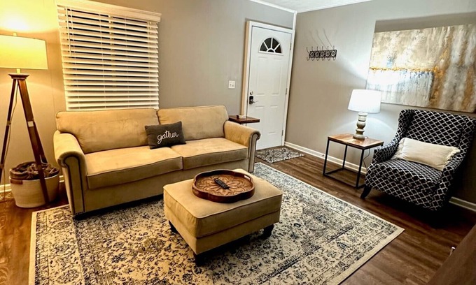 Lincoln House | Cozy house nestled in the heart of Lincoln!