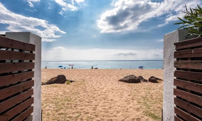 Malgrat de Mar House | Cozy house with direct access to the beach