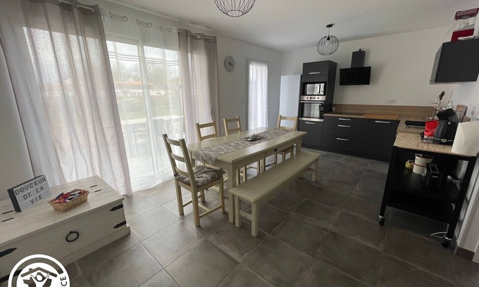 Saint-Reverend Cottage | "Cozy House with Garden, Bike Garage & Modern Amenities, 8km from Beach"