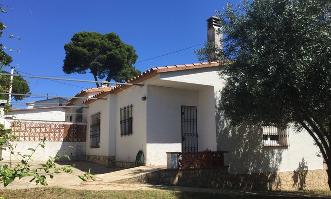 L'Escala House | Cozy house with garden, barbecue and near the beach
