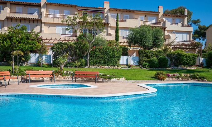 Altafulla House | Cozy House with Pool, BBQ, and Sea View, 5min Walk to Beach