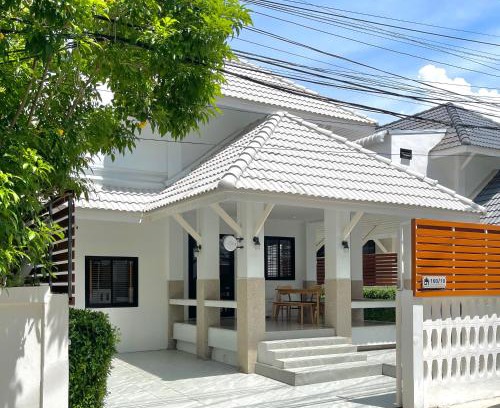 Saen Suk House | Cozy House, Wonnapha Beach, Bangsaen
