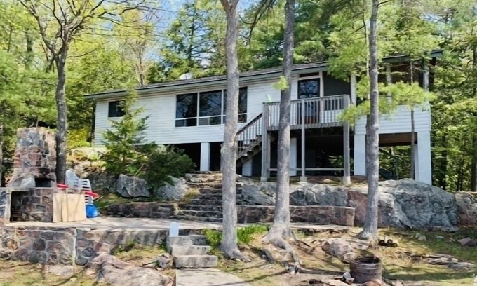 Selwyn Cottage | Cozy Island Cottage located on Lower Buckhorn Lake