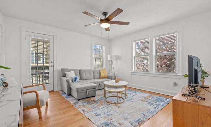 Kansas City Apartment | Cozy just renovated 1BD Apt walking dist to KC MED