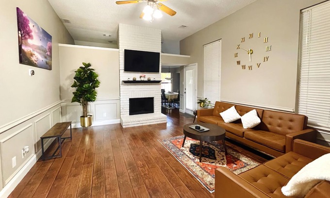 Allen House | Cozy King Bed 3BDS 2BA in Allen