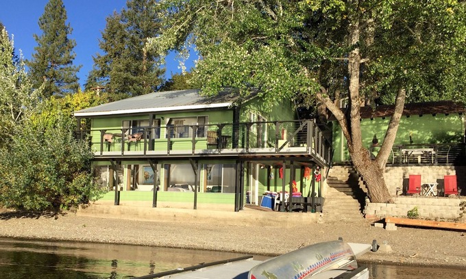 Rathdrum Cabin | Cozy Lake Cabin W/Private Dock, Wifi, Golf. Fun! Close to Silverwood!