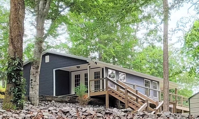 Cadiz Cottage | Cozy lake cottage minutes from Lake Barkley Resort and Land Between the Lakes.