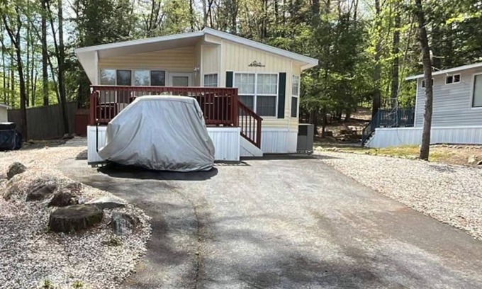 South Casco Cottage | Cozy lake cottage with great deck, near all Point Sebago resort activities!