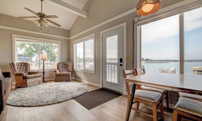 Arnolds Park Cabin | Cozy Lake Front Cabin - East Lake Private Dock - GREAT LOCATION Next to The Ritz