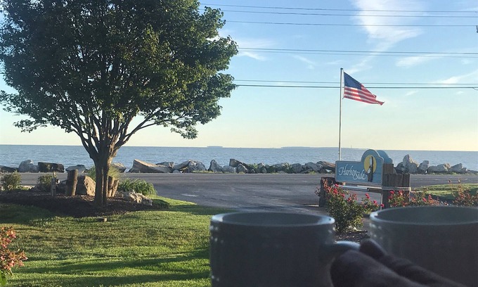 Port Clinton Condo | COZY, LAKE FRONT Condo, Private Deck, Walk to Jet Express