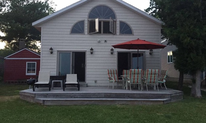 Cadillac Cottage | Cozy Lake Front Cottage on beautiful All Sports Lake Mitchell in Cadillac, MI