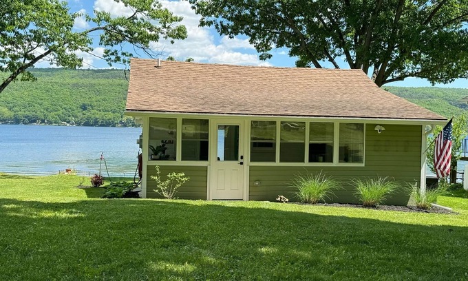 Honeoye Cottage | Cozy Lake Front Cottage