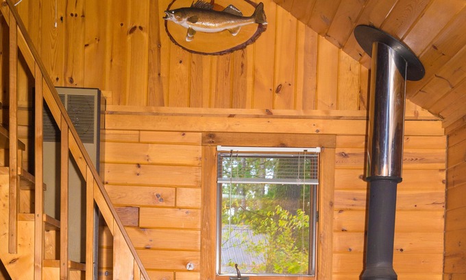 Cook Cabin | Cozy lake front one bedroom on Lake Vermilion