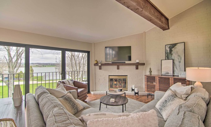 Lake Geneva Condo | Cozy Lake Geneva Retreat with Year-Round Views!