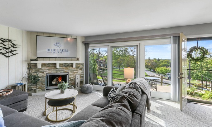 Lake Geneva Condo | Cozy Lake Geneva Retreat! Fireplace! WiFi!