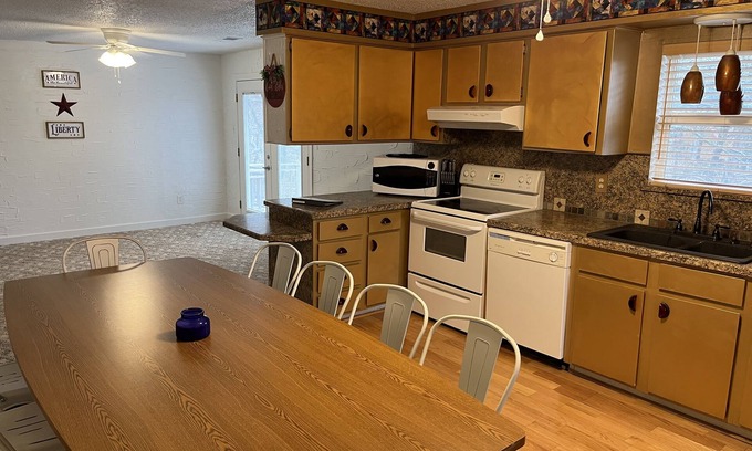 Cookson House | Cozy Lake Home for the whole family!