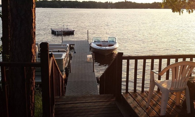 Moose Lake Cabin | Cozy Lake Home, Relaxing Getaway, Beautiful Sunsets on Sand Lake