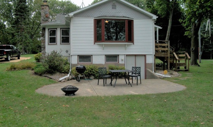 Delavan House | Cozy Lake House Delavan