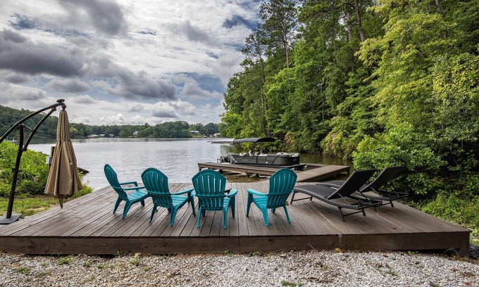 Alexander City Cabin | Cozy Lake Martin Cabin - Bottom Floor Rental - with Stunning Waterfront Views