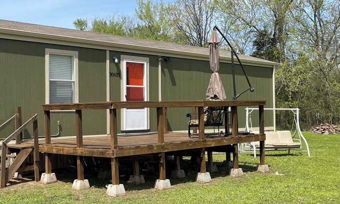 Cookson House | Cozy lake retreat at Tenkiller Lake. Relax and enjoy the beautiful lake.