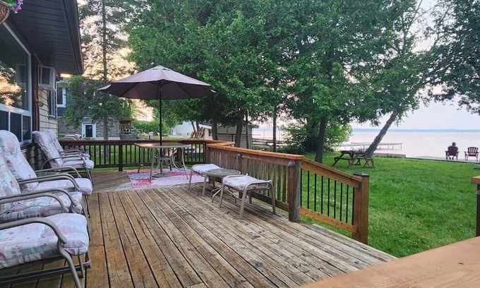Dunsford Cottage | Cozy Lakefront Cottage in Kawartha Lakes