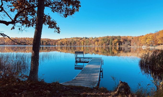 Spooner Cabin | Cozy Lakefront Chalet: Where Memories Are Made