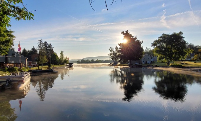 Homer House | Cozy Lakefront Cottage on Little York Lake