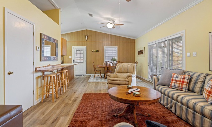 Acme House | Cozy Lakefront on Black River Lake - 2 Boat Slips - Sleeps 6