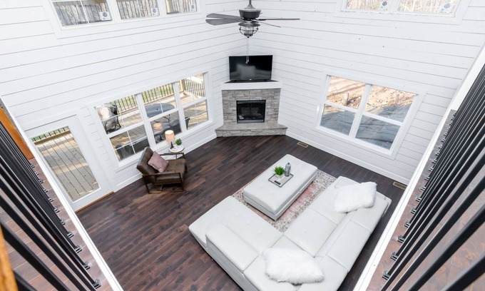 Lindseyville House | Cozy Lakefront Retreat: Your Nolin Lake Haven for all the seasons