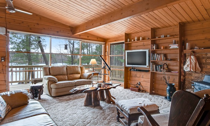 Lac du Flambeau House | Cozy lakefront cabin in the heart of Wisconsin's Northwoods with canoe & kayak