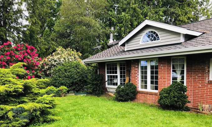 Artondale Apartment | Cozy lakehouse private apartment in 1/2 of house. 5 mins to waterfront.