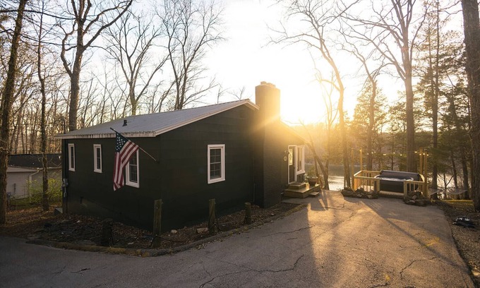 Sloans Valley Cabin | Cozy Lakehouse with Breathtaking Views of Lake Cumberland