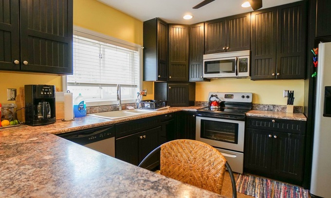 Monticello House | Cozy Lakeside 3 Bedroom House with Boat Dock