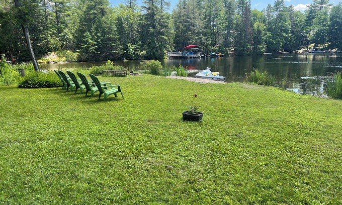 Trent Lakes Cottage | Cozy Lakeside Log Cabin with Large Deck and Sauna in Buckhorn
