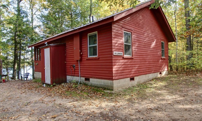 Lac du Flambeau Cabin | Cozy, Lakeside, Wisconsin Northwoods cabin w/private dock. Pet Friendly!