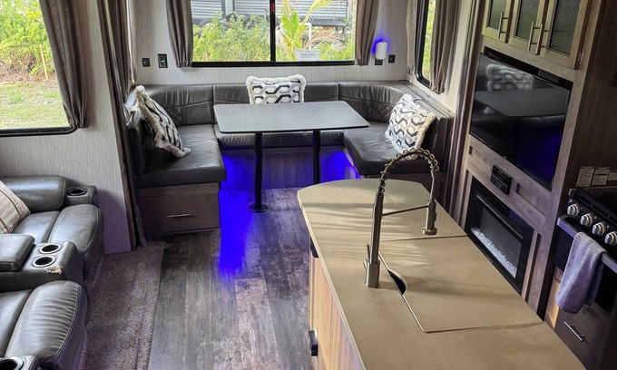Alabama Grove Terrace House | Cozy, Large RV in Pleasant Fort Myers with AC, Free WiFi by Park and River
