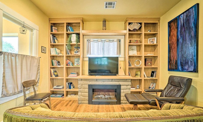 Mesilla Park House | Cozy Las Cruces Gem: Fire Pit, Patio & Views!