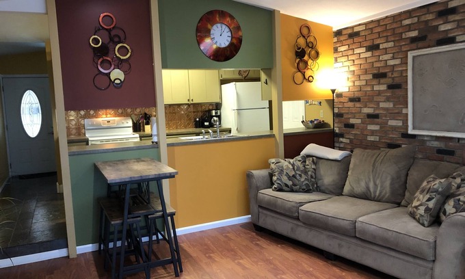 Lexington House | Cozy Lexington 2-Bedroom Ranch House