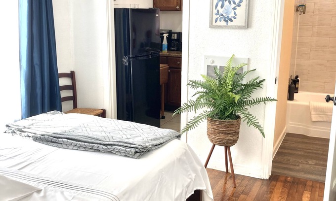 Denton Apartment | Cozy little apt near Denton Square and UNT