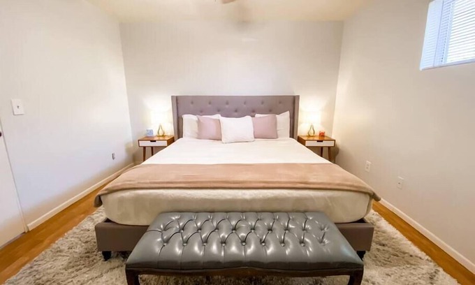 Camelback East House | Cozy Little Home w Private Washer & Dryer!