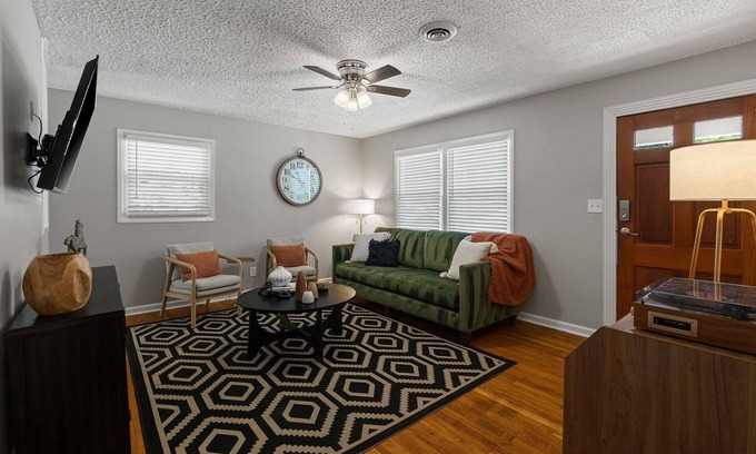 Madison House | Cozy little house in the heart of Madison city