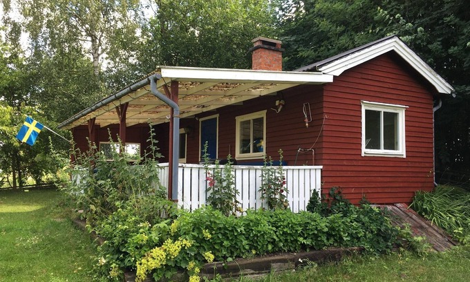 Nykoping Municipality Cabin | Cozy Little House With a View of the Lake. Mysigt Torp Directly vid sjö och Nature Reserve