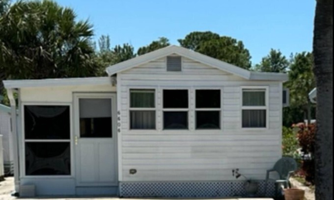 Port Richey House | Cozy little Lake Front Park Model