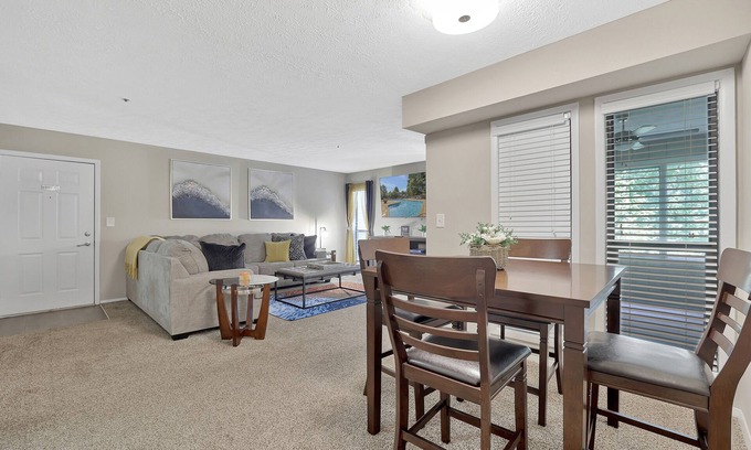 Hoover Apartment | *Cozy Living-King Bed-Mins from dining and shopping - HooverMet - Finley Ctr*
