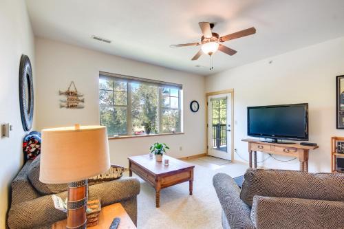 Livingston Apartment | Cozy Livingston Condo with Balcony and Mtn View!