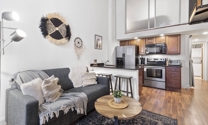 Newbold Condo | Cozy Loft Free w Gym, Garden, Wifi, Target Next Door, Central location