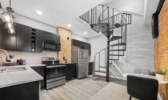 German Village House | Cozy Loft in Heart of German Village