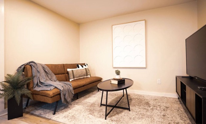 Taylor Apartment | Cozy Loft in Taylor Michigan minutes from DTW